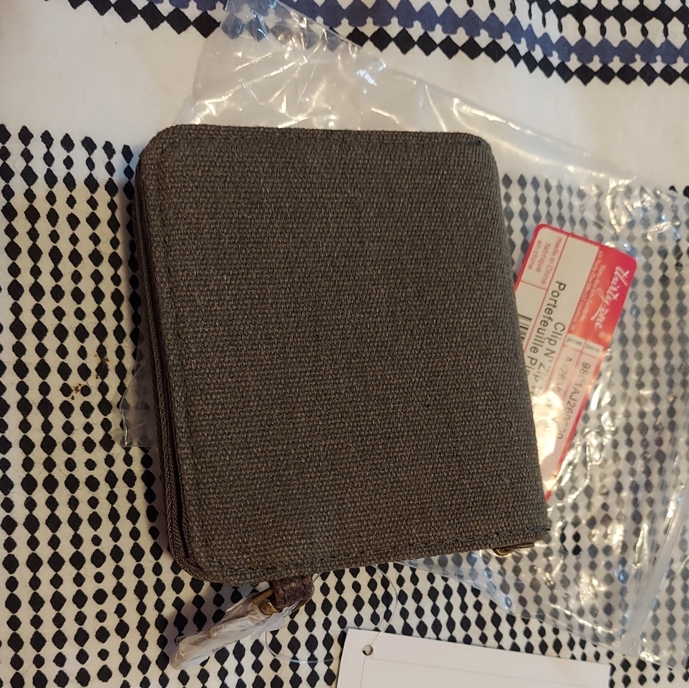 Clip & Zip Wallet